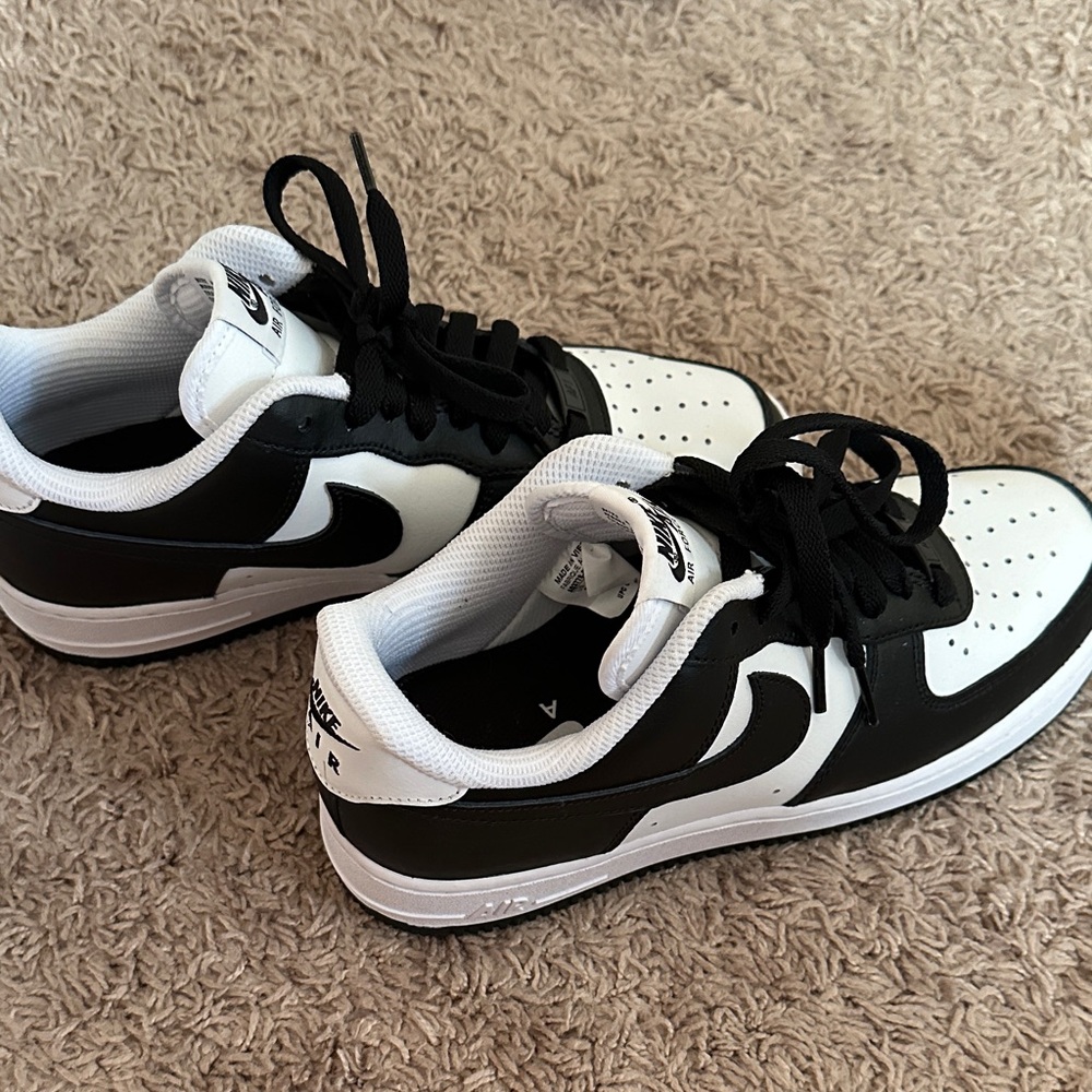 Nike Women’s Custom By You Black and White Sneakers Size 8